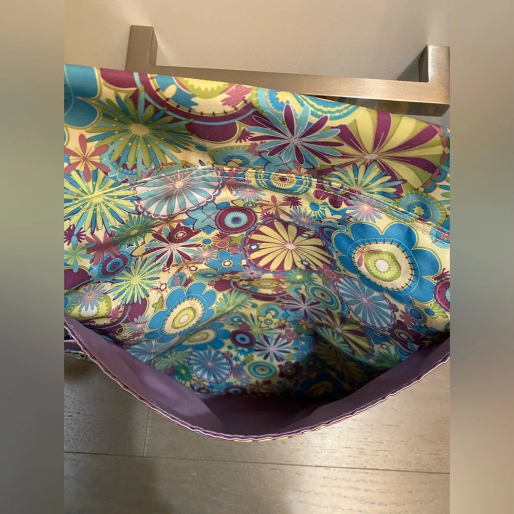 Authentic JuJuBe “Be Hip” in retired print Dizzying Daisies!!!